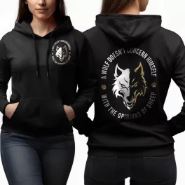  A wolf doesn't concern himself with the opinions of sheep  - Női pulóver / Fekete